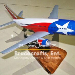 Model of B737-300 Southwest Lonestar with detailed craftsmanship.